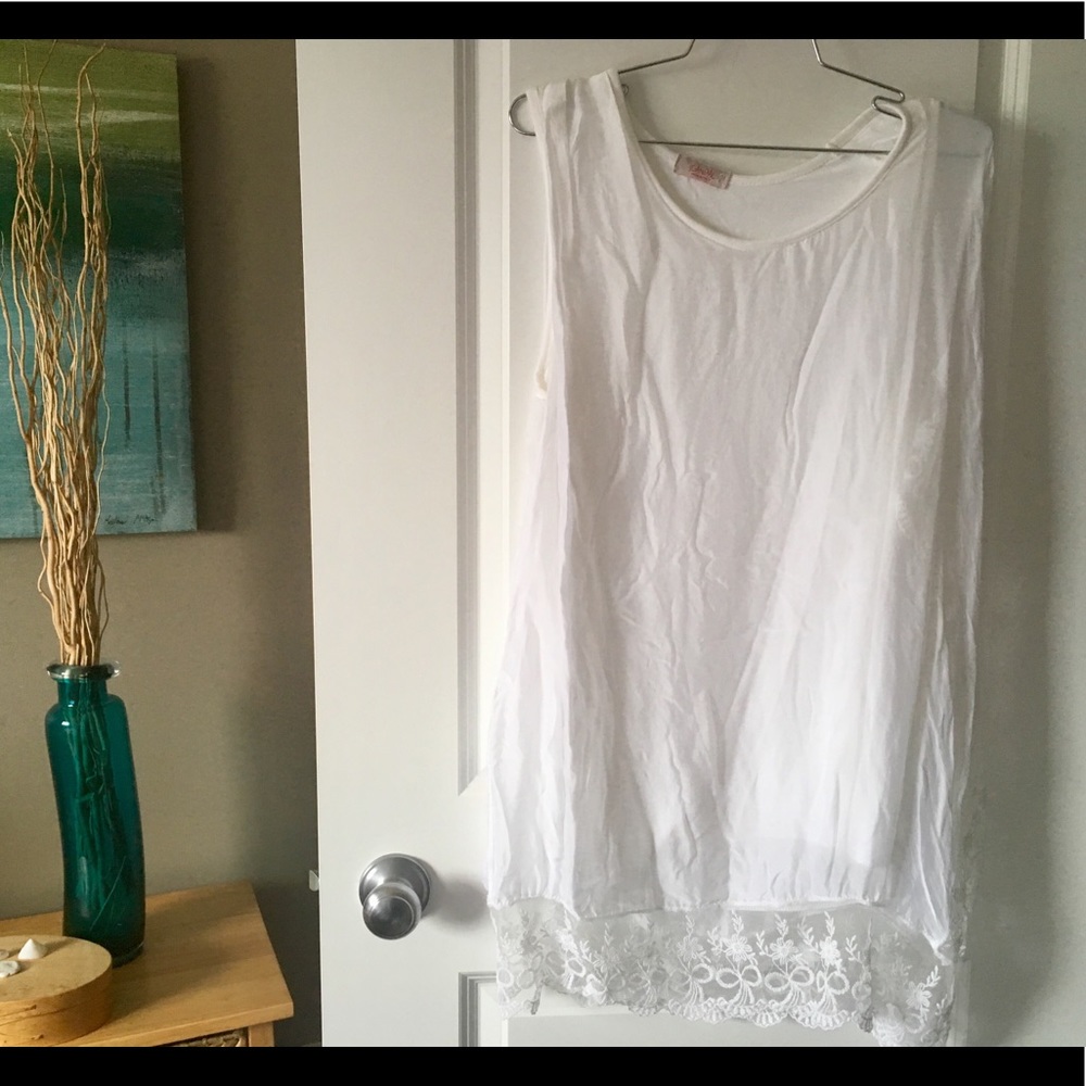 New Scandal One-Shoulder Silk and Lace Tunic